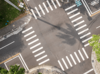 交差点を上から見ている